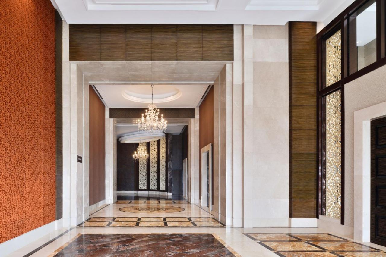 Hotel The St. Regis Bombaj Exteriér fotografie The lobby of the Ritz-Carlton, DIFC