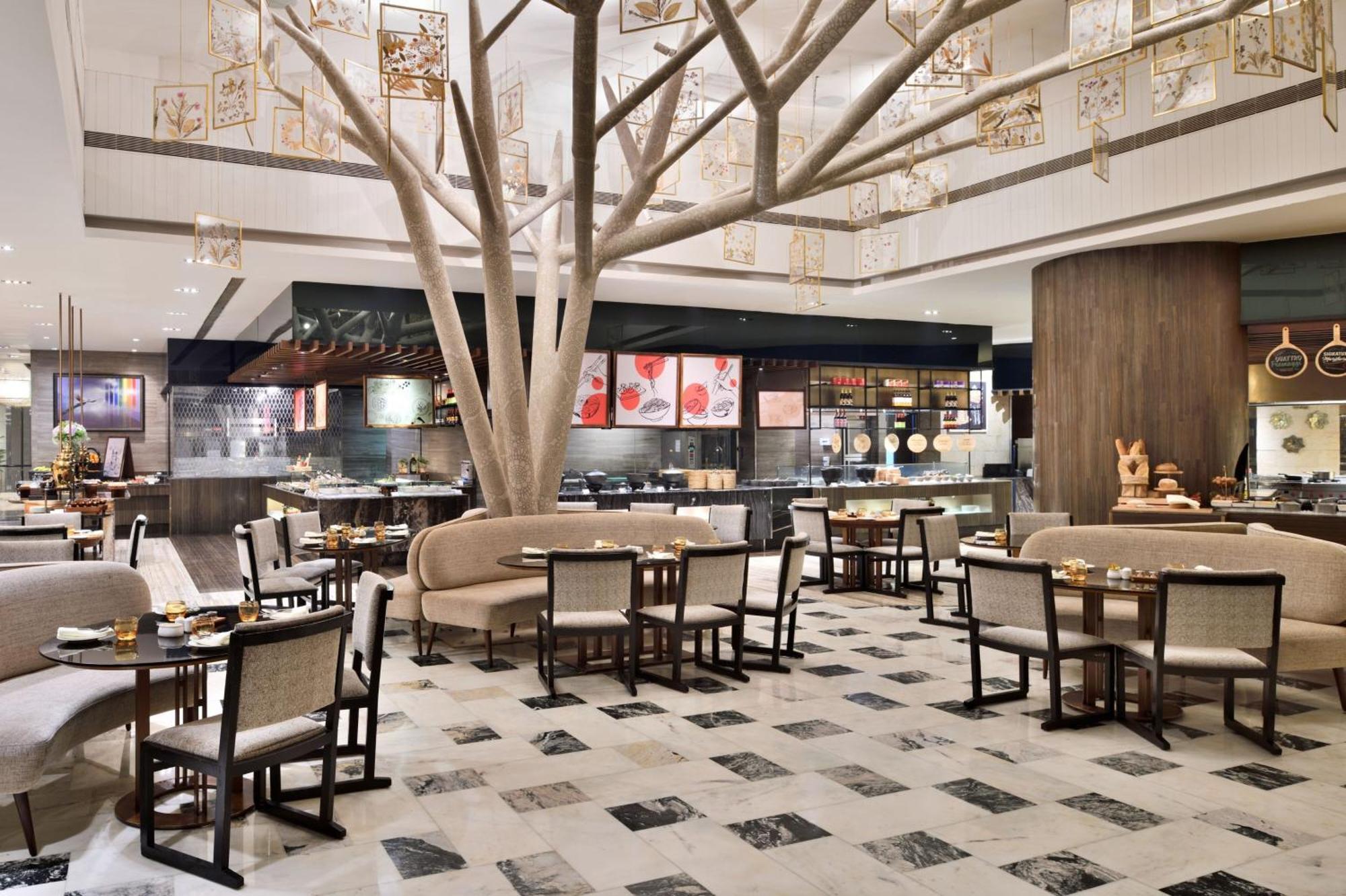 Hotel The St. Regis Bombaj Exteriér fotografie The lobby lounge at the hotel