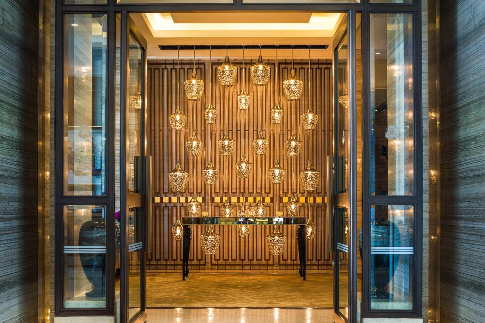 Hotel The St. Regis Bombaj Exteriér fotografie Entrance to the hotel