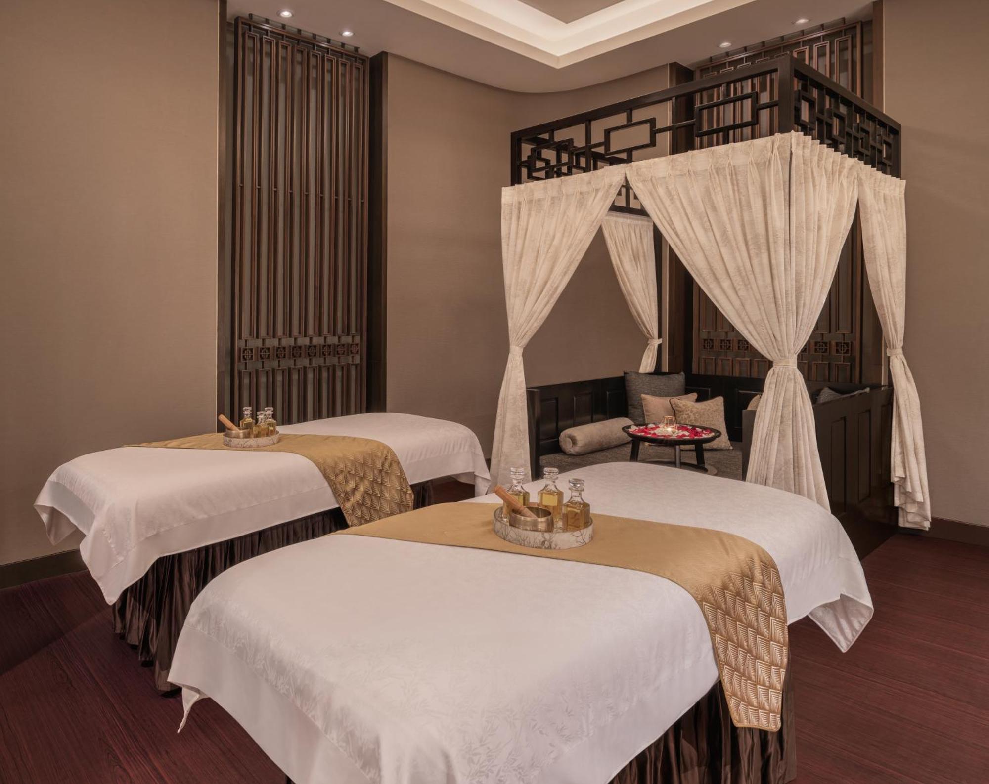Hotel The St. Regis Bombaj Exteriér fotografie A spa treatment room at the Royal Spa